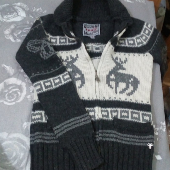 Aritzia Sweaters - NWOT 100% lambwool sweater